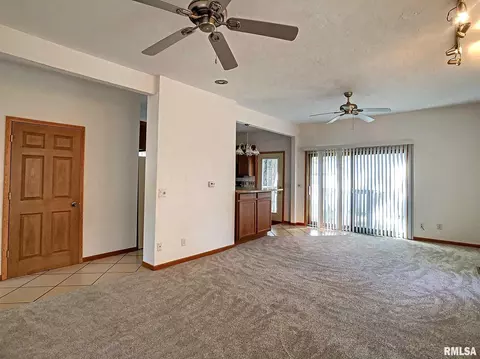 2384 31st St, Moline, IL 61265 photo 5