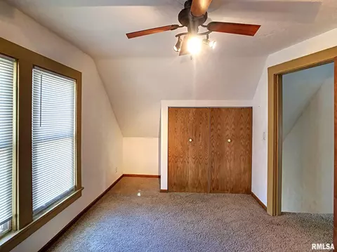 2384 31st St, Moline, IL 61265 photo 11