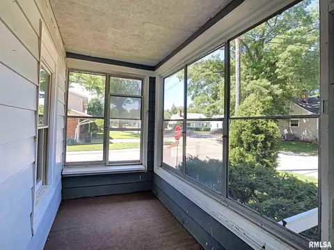 2384 31st St, Moline, IL 61265 photo 2