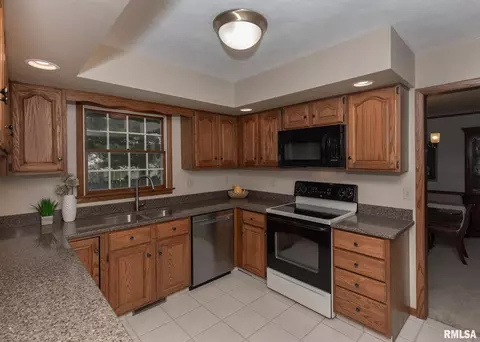 3619 73rd St, Moline, IL 61265 photo 11