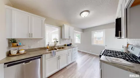 4508 21st Ave, Moline, IL 61265 photo 4