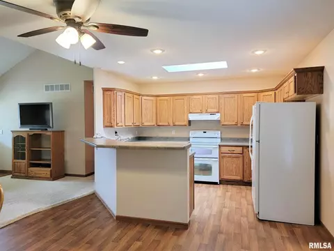 505 Hamilton St, Atkinson, IL 61235 photo 8