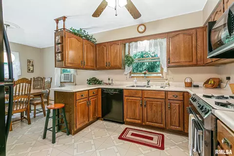 1107 33rd Ave, Moline, IL 61265 photo 8
