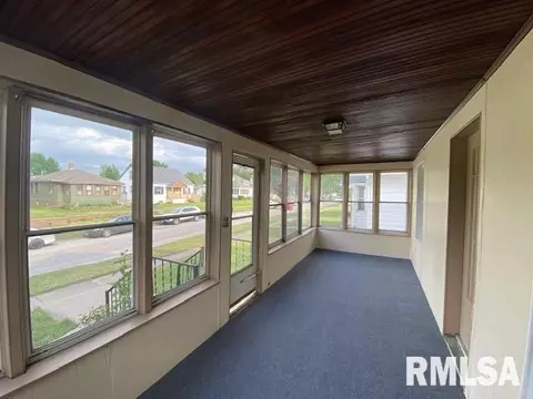 304 8th St, Silvis, IL 61282 photo 2