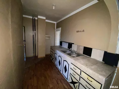 742 14th St, Moline, IL 61265 photo 3