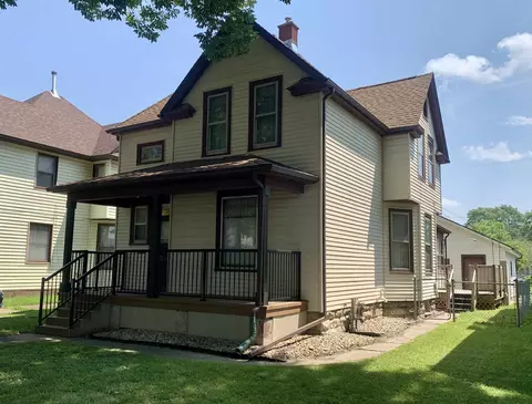 1422 11th St, Moline, IL 61265 photo 2