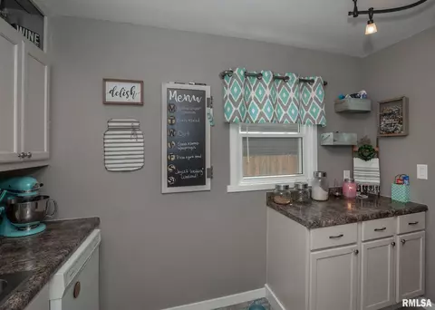 2306 47th St, Moline, IL 61265 photo 8