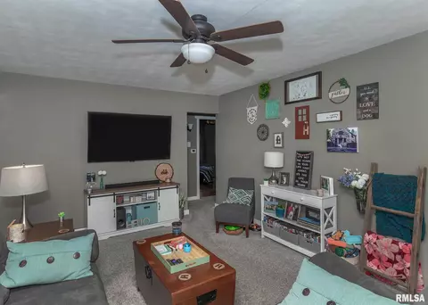 2306 47th St, Moline, IL 61265 photo 5
