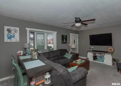 2306 47th St, Moline, IL 61265 photo 3