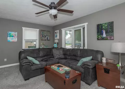 2306 47th St, Moline, IL 61265 photo 2