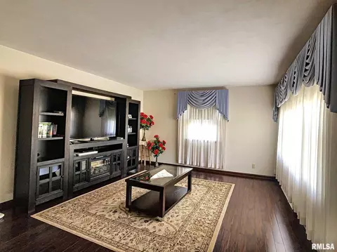 1828 37th St, Moline, IL 61265 photo 3