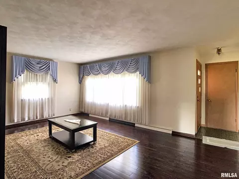 1828 37th St, Moline, IL 61265 photo 2