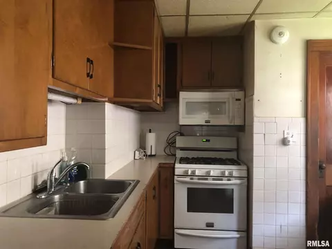 444 51st St, Moline, IL 61265 photo 9