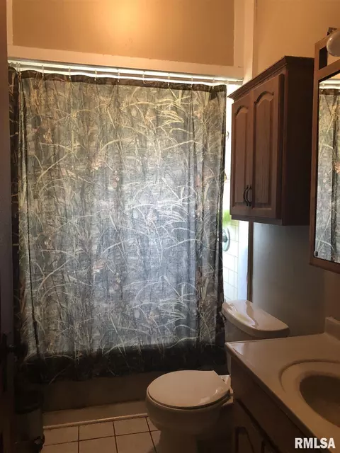 444 51st St, Moline, IL 61265 photo 7