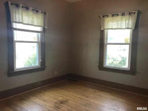 444 51st St, Moline, IL 61265 photo 8