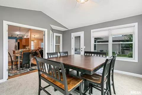 917 17th Ave, Silvis, IL 61282 photo 8