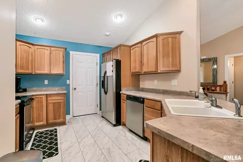 917 17th Ave, Silvis, IL 61282 photo 10