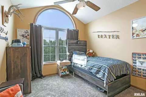 3129 Hunter Ln, Eldridge, IA 52748 photo 19