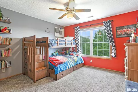 3129 Hunter Ln, Eldridge, IA 52748 photo 17