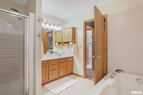 3129 Hunter Ln, Eldridge, IA 52748 photo 22