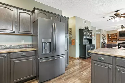 3129 Hunter Ln, Eldridge, IA 52748 photo 13