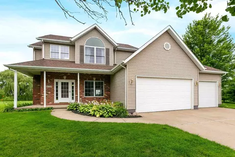 3129 Hunter Ln, Eldridge, IA 52748 photo 1
