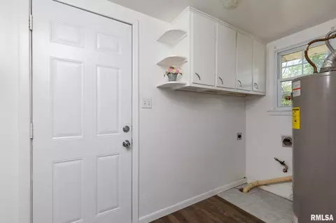 2402 8th St, Silvis, IL 61282 photo 5