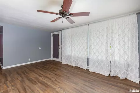 2402 8th St, Silvis, IL 61282 photo 16
