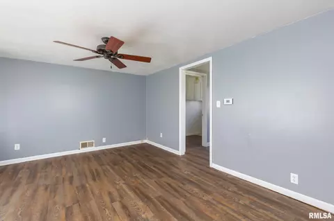 2402 8th St, Silvis, IL 61282 photo 18