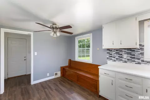 2402 8th St, Silvis, IL 61282 photo 17