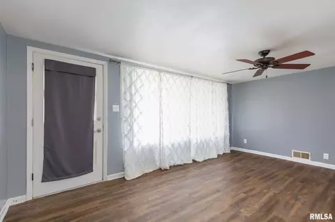 2402 8th St, Silvis, IL 61282 photo 13