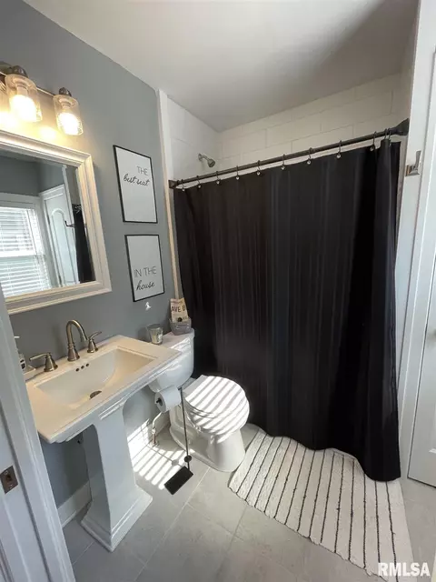 402 27th Ave, Moline, IL 61265 photo 7