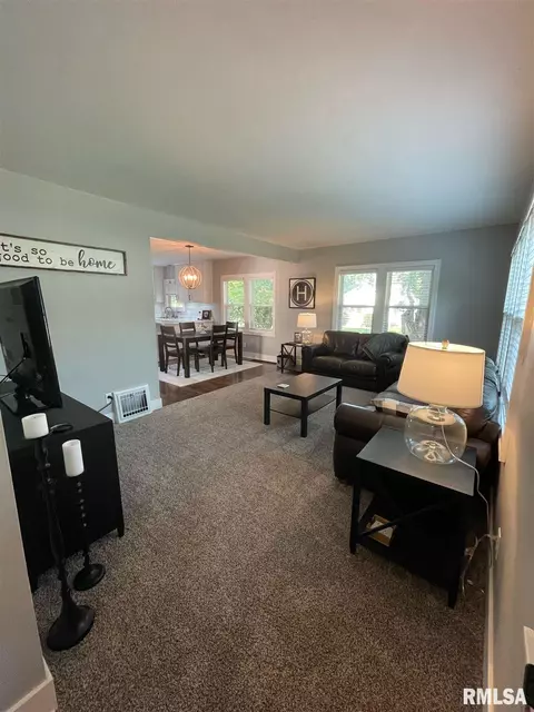 402 27th Ave, Moline, IL 61265 photo 3