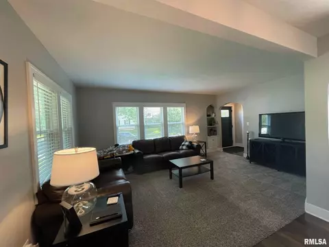 402 27th Ave, Moline, IL 61265 photo 2