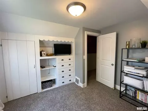 402 27th Ave, Moline, IL 61265 photo 13