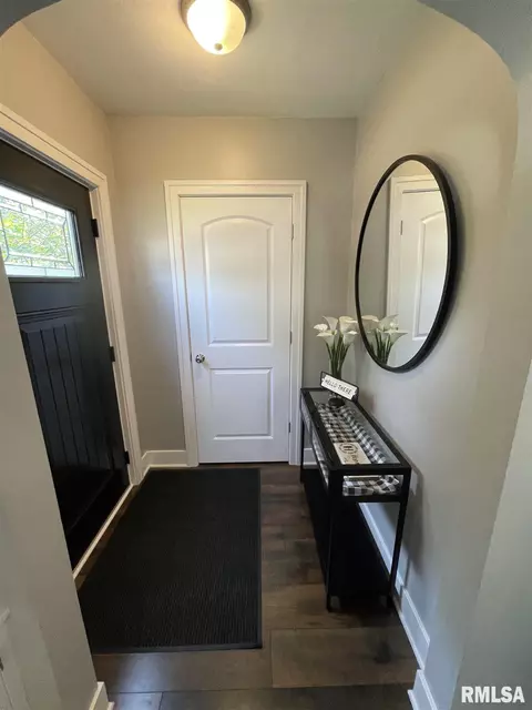 402 27th Ave, Moline, IL 61265 photo 8