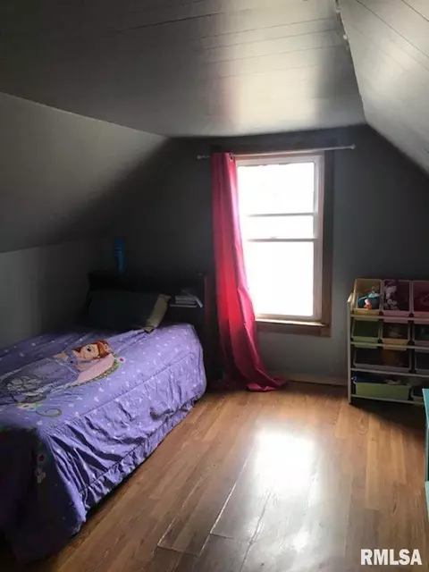 517 4th St, Moline, IL 61265 photo 9