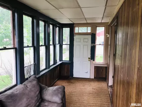 204 S Grape St, Morrison, IL 61270 photo 2