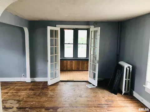 204 S Grape St, Morrison, IL 61270 photo 3