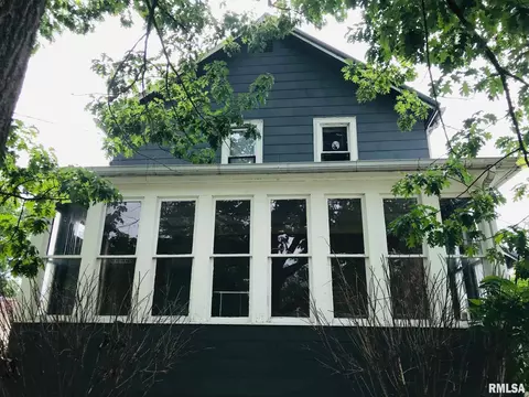 204 S Grape St, Morrison, IL 61270 photo 1