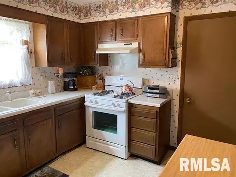 2425 2nd St, Moline, IL 61265 photo 6