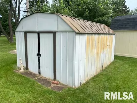 2425 2nd St, Moline, IL 61265 photo 4