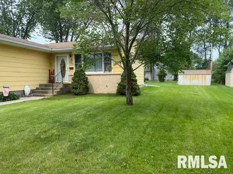 2425 2nd St, Moline, IL 61265 photo 2