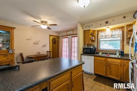116 E 7th St, Dewitt, IA 52742 photo 15