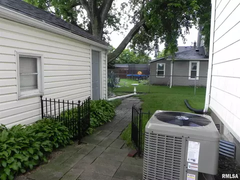 1885 22nd Ave, Moline, IL 61265 photo 37