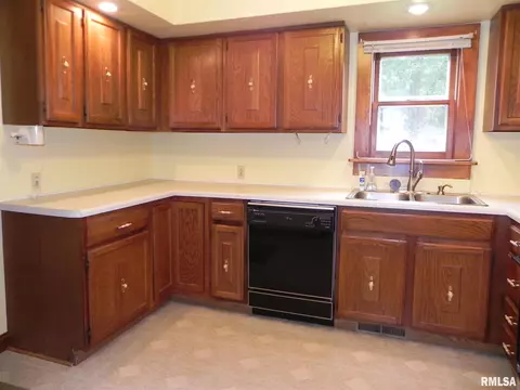 1885 22nd Ave, Moline, IL 61265 photo 12