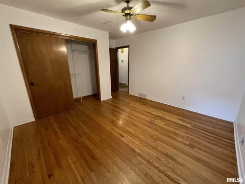 902 47th St, Moline, IL 61265 photo 10