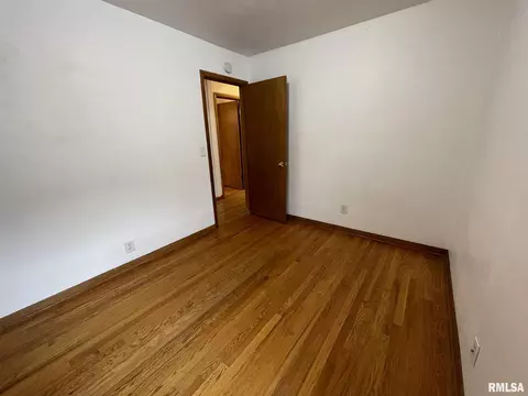 902 47th St, Moline, IL 61265 photo 11