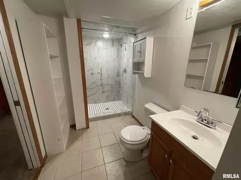 902 47th St, Moline, IL 61265 photo 17