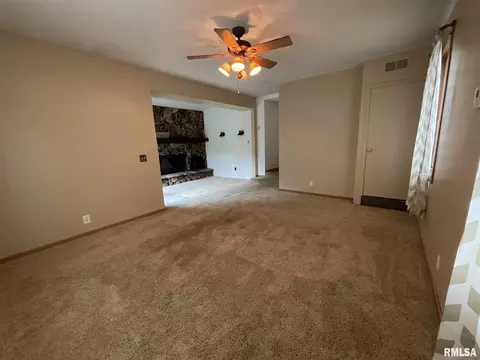 902 47th St, Moline, IL 61265 photo 15